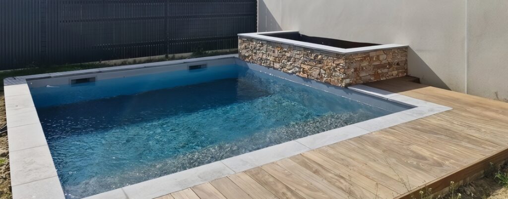 construction de piscine enterrée à Pibrac par Arboreo, pisciniste et paysagiste